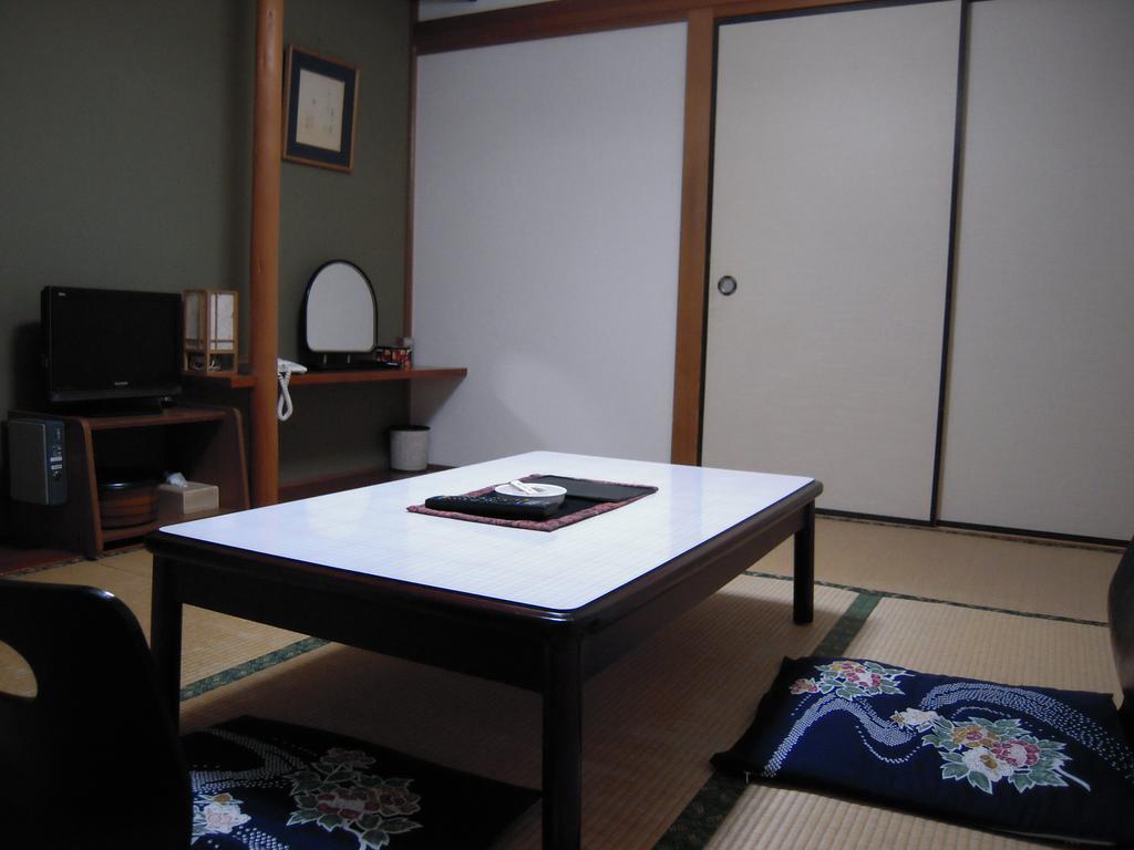 Отель Ryokan Marue Honkan Хитоёси Экстерьер фото